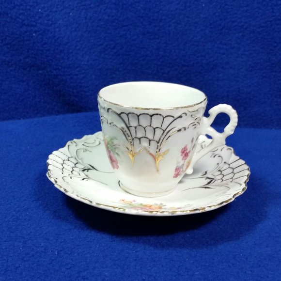 Vintage Floral and Gold Demitasse Cup and Saucer Set Unmarked AS IS - Picture 4 of 10